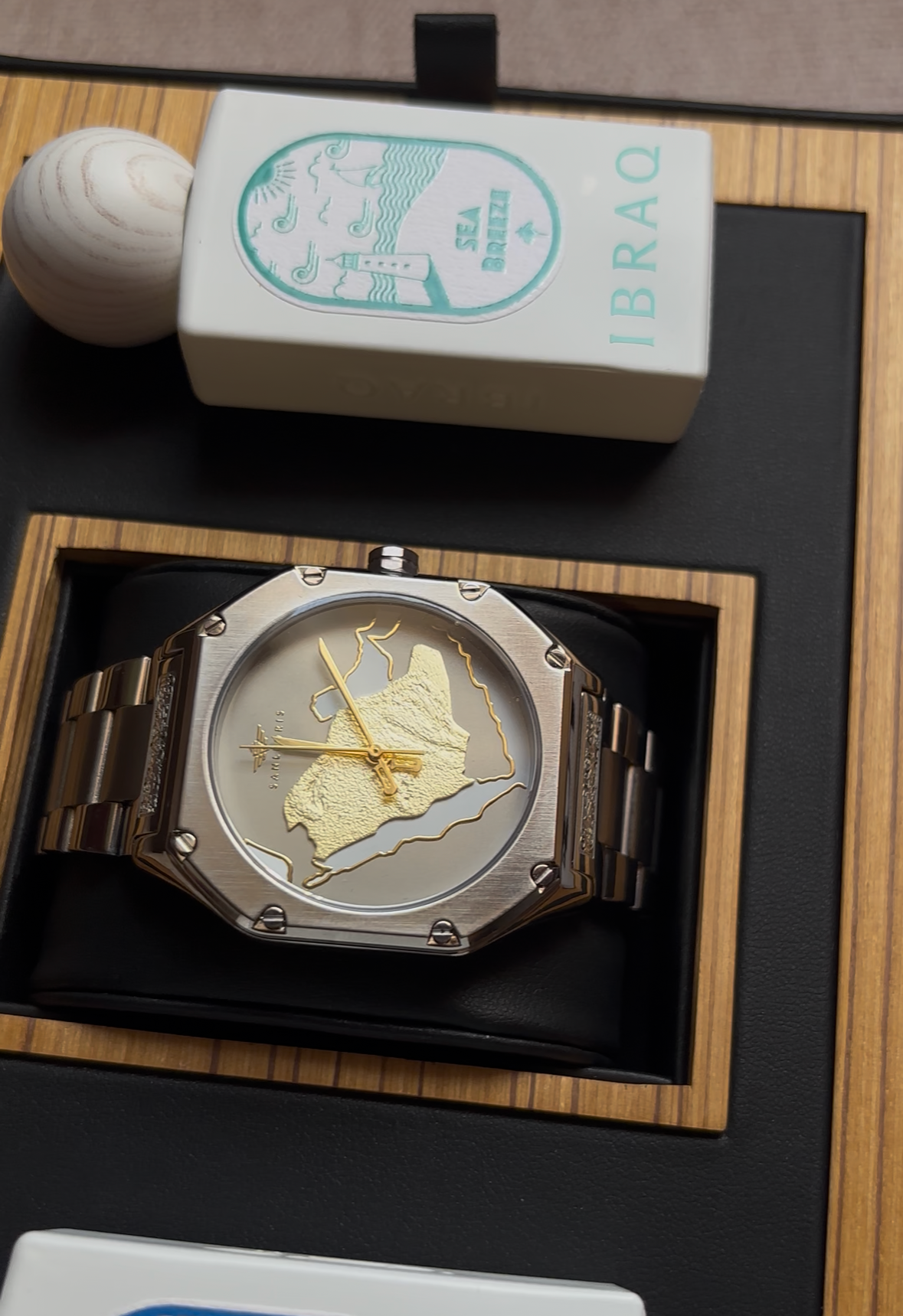 Montre homme argent avec cadran carte du Royaume