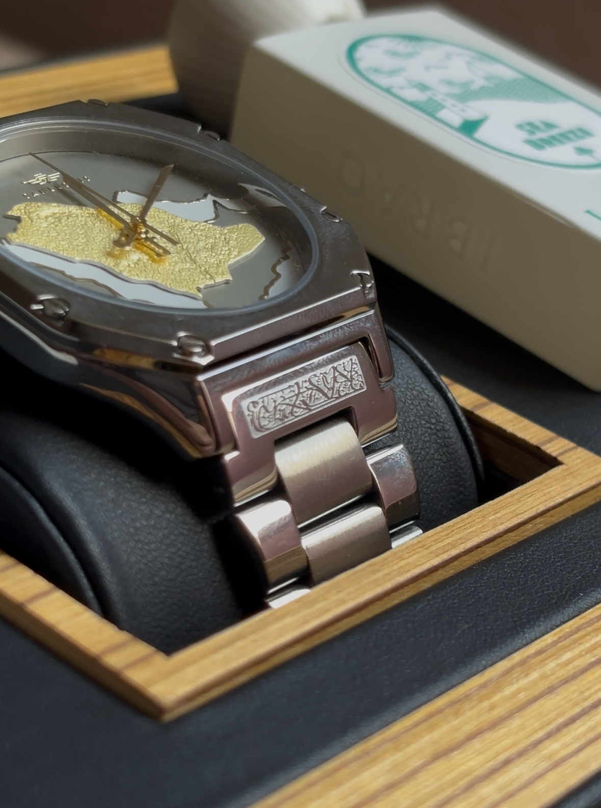 Montre homme argent avec cadran carte du Royaume