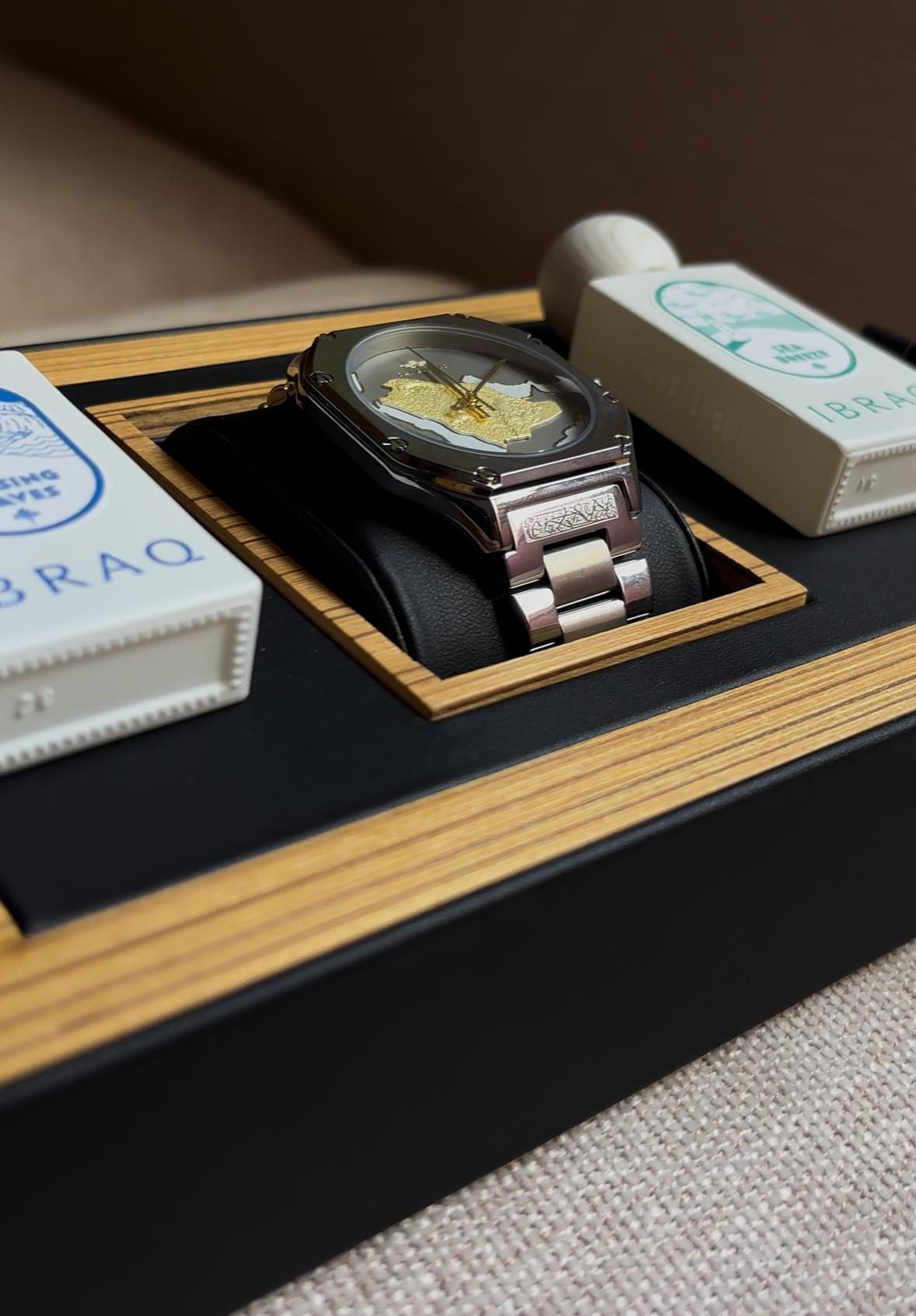 Montre homme argent avec cadran carte du Royaume